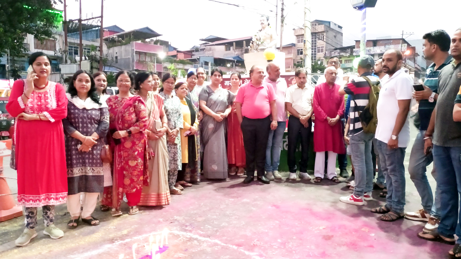 जेनजी भदौ २३ र २४ गते भएको आन्दोलनमा मारवाडी सेवा समितिसँगै मारवाडी महिला मञ्च र मारवाडी युवा मञ्चले गहिरो दुःख प्रकट गर्दै मृतक युवाहरुप्रति श्रद्धाञ्जली अर्पण गरेका छन् ।