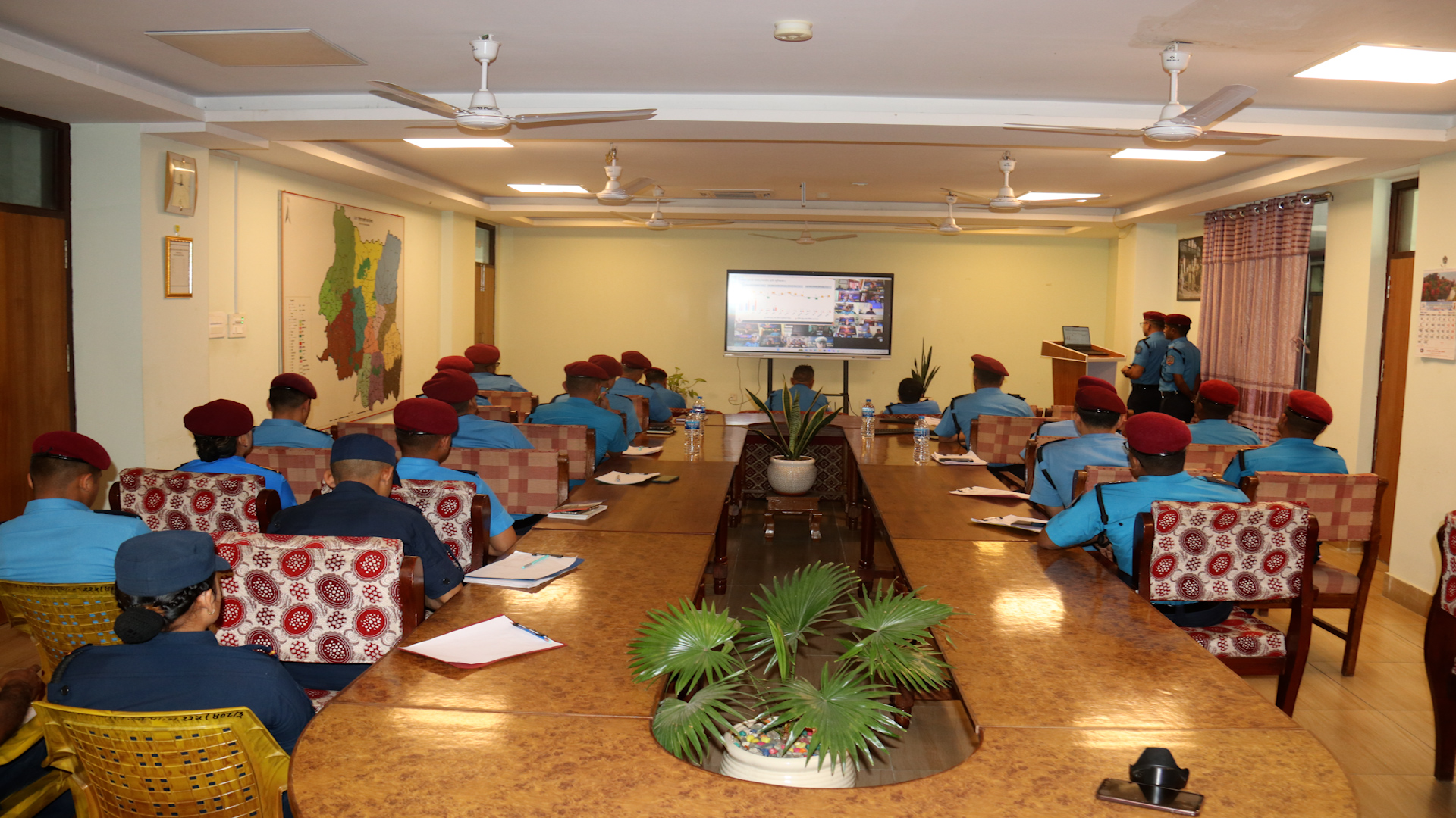 प्रदेश प्रहरी प्रमुखद्वारा जिल्ला प्रहरी प्रमुखहरुसंग Virtual माध्यमद्वारा आठ महिनाको कार्य सम्पादन समिक्षा