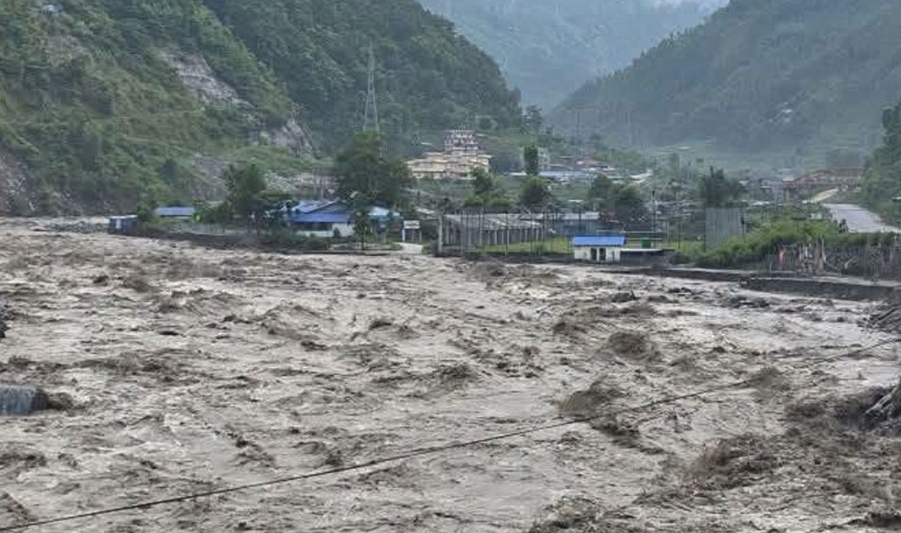 बाढी प्रभावित क्षेत्रमा उद्धार कार्य तीव्र........